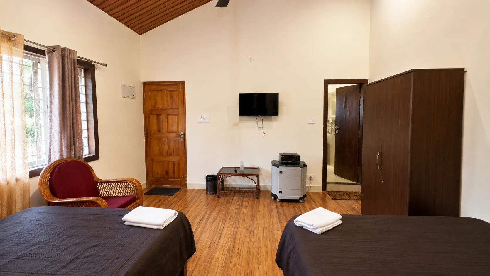 4-Sharing Room 4